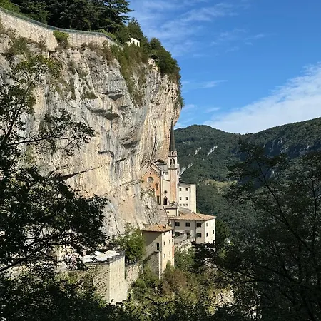 아파트 La Casetta Di Benedetta - Monte Baldo View - Tra Il Garda E Il Baldo *